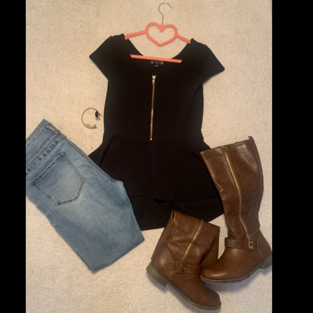 Dressy black top in L with a flowy bottom